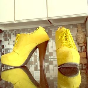 💛bright mustard yellow booties💛